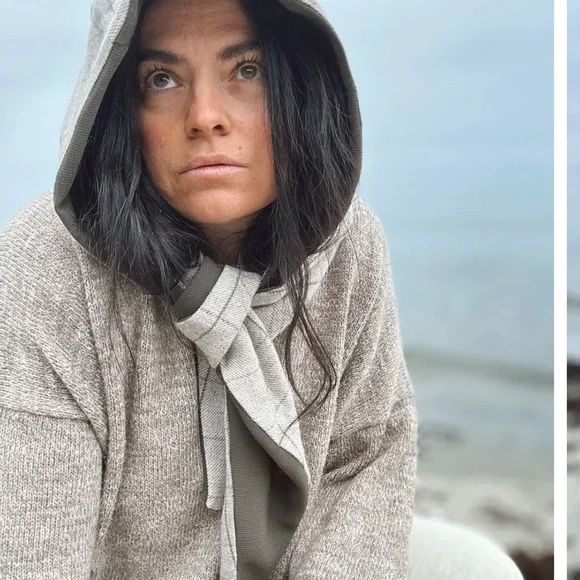 Wool Hood - Picture 2 of 3